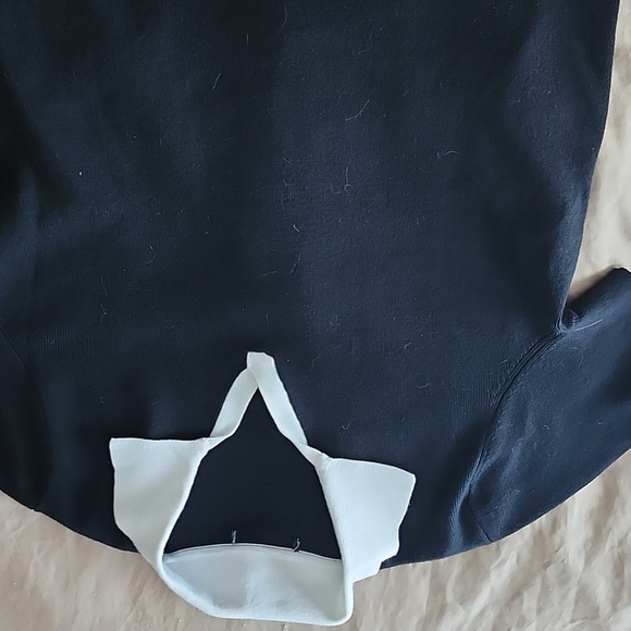 White collar black heavy knit sweater - Picture 2 of 4